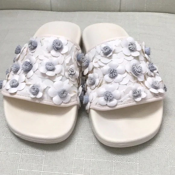 AVEC LES FILLES FLORAL SLIDES SANDAL-NEW IN BOX-VERY LIGHT CREAM COLOR - Picture 9 of 11